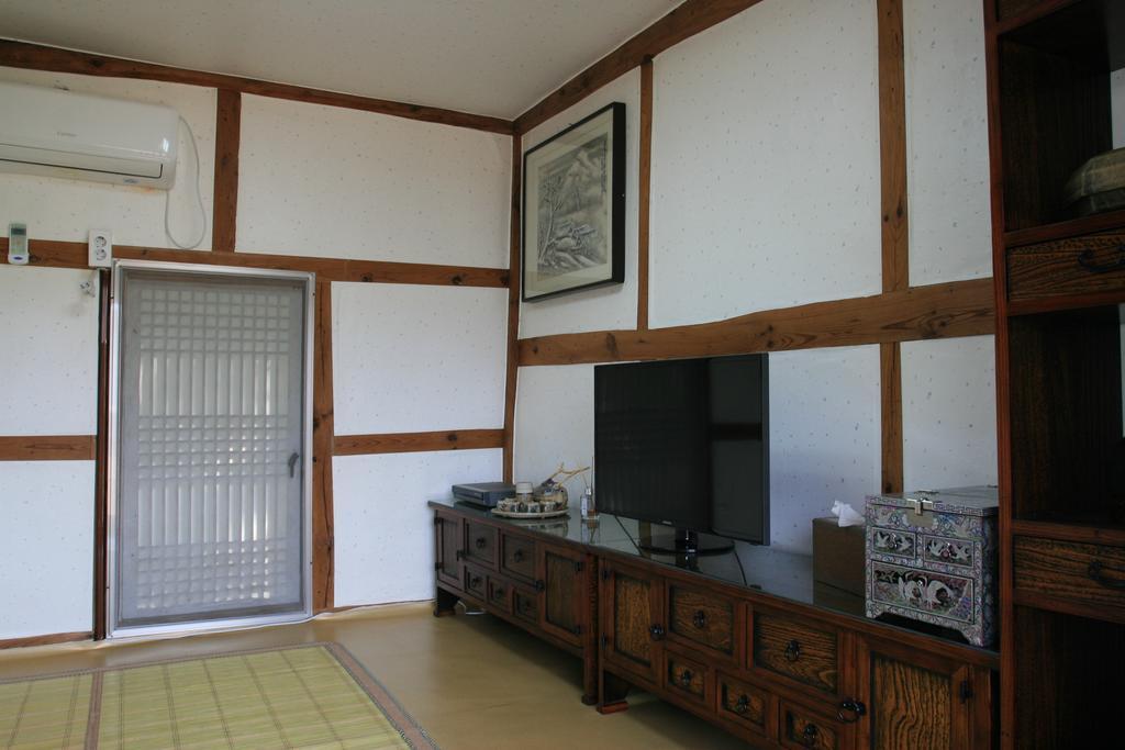 Jinrae Lee'S Traditional House Boseong Exterior photo